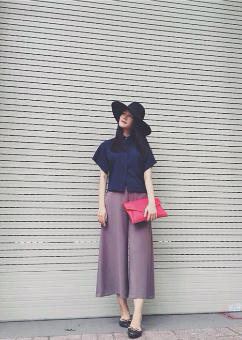 Áo sơ mi crop top k&ecirc;́t hợp với qu&acirc;̀n culottes thanh lịch và thời trang