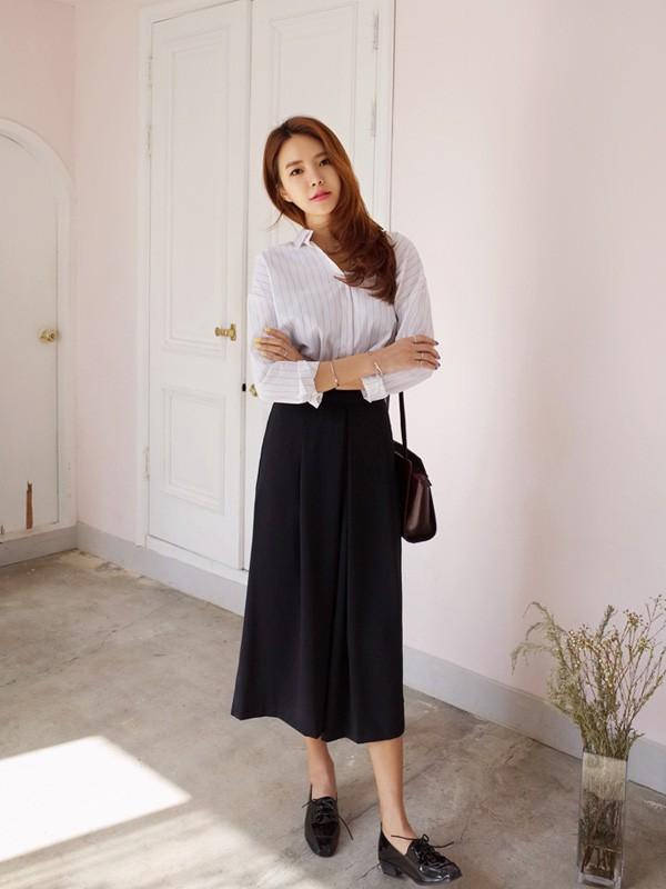 Giày mũi nhọn đ&ecirc;́ th&acirc;́p ph&ocirc;́i cùng qu&acirc;̀n culottes cho m&ocirc;̣t vẻ trẻ trung, năng đ&ocirc;̣ng