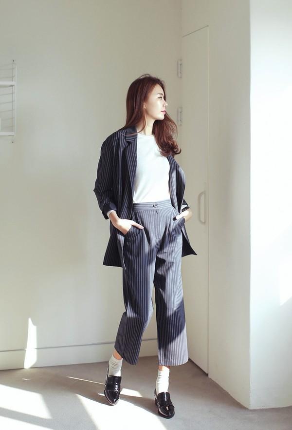 Qu&acirc;̀n culottes mix cùng giày và t&acirc;́t cho phong cách đ&ocirc;̣c đáo và n&ocirc;̉i b&acirc;̣t
