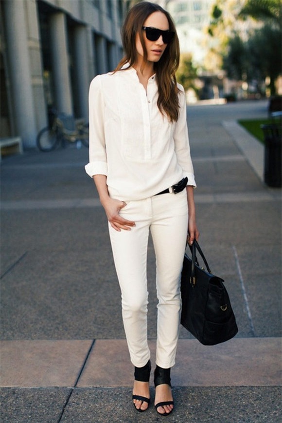 Với những c&ocirc; n&agrave;ng th&acirc;n h&igrave;nh ho&agrave;n hảo, quần jeans trắng l&agrave; một m&oacute;n đồ 