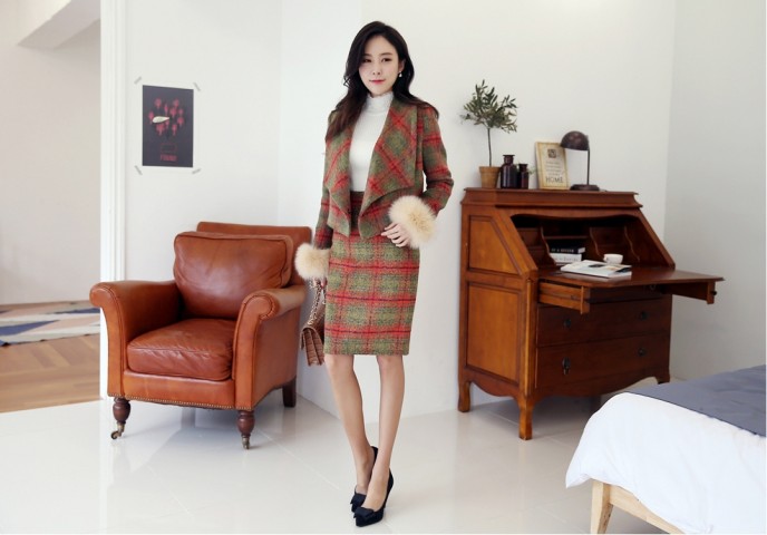 Mẫu vest dạ m&agrave;u kẻ sọc vừa trẻ trung, vừa ấm &aacute;p với chất liệu dạ