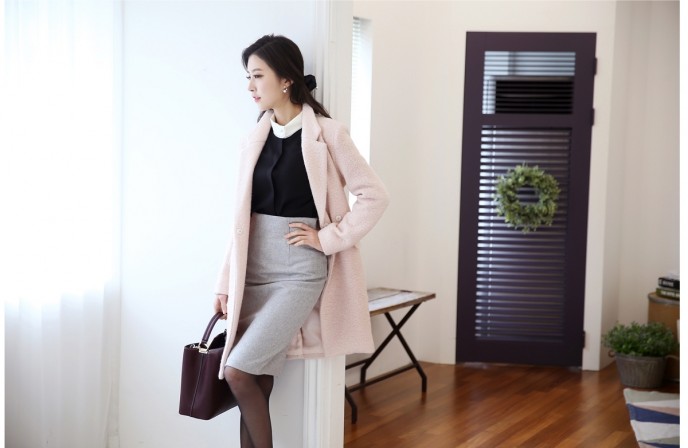Vest dạ mix với ch&acirc;n v&aacute;y b&uacute;t ch&igrave; l&agrave; xu hướng quần &aacute;o m&ugrave;a đ&ocirc;ng 2014 nổi bật