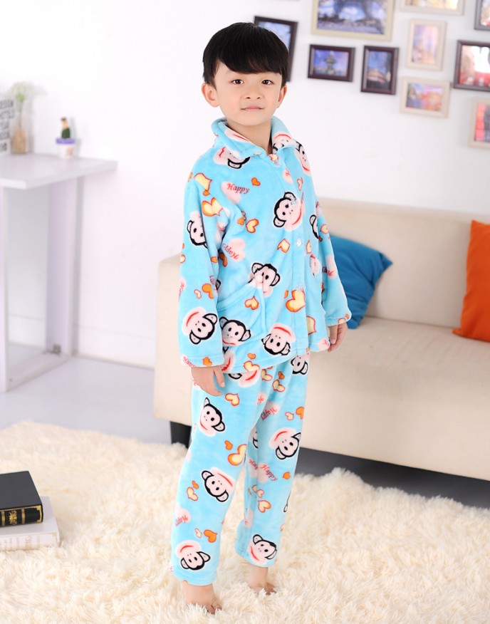 Chất liệu nỉ thường được sử dụng nhiều trong c&aacute;c thiết kế m&ugrave;a đ&ocirc;ng bởi đặc t&iacute;nh giữ nhiệt v&agrave; sự co gi&atilde;n tốt. 