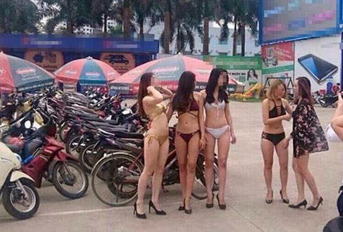 Những m&agrave;n quảng c&aacute;o bằng bikini g&acirc;y x&ocirc;n xao
