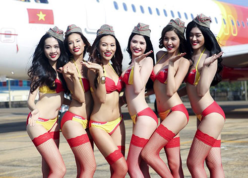 Những m&agrave;n quảng c&aacute;o bằng bikini g&acirc;y x&ocirc;n xao