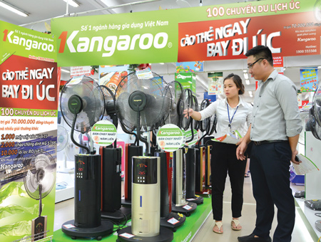 Với nhiều ưu điểm, quạt phun sương được nhiều gia đ&igrave;nh lựa chọn trong m&ugrave;a h&egrave;