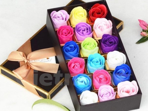 Hoa hồng x&agrave; b&ocirc;ng mang m&ugrave;i thơm nhẹ nh&agrave;ng được c&aacute;c n&agrave;ng ưa chuộng