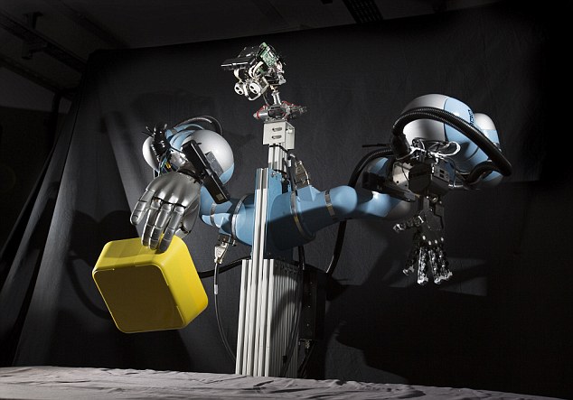 Robot rửa b&aacute;t c&oacute; t&ecirc;n Boris