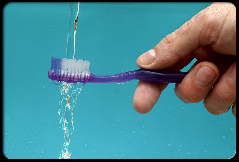 sự thật kinh ho&agrave;ng về b&agrave;n chải đ&aacute;nh răng