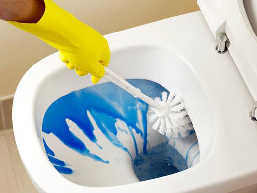 H&oacute;a chất rửa cống trong ph&ograve;ng tắm cũng rất nguy hại
