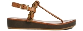 Sandal da cổ điển: Những đôi sandal Bertie Jar da cổ điển mang đến sự thoải mái khi đi. Đôi sandal này gần như là sự lựa chọn tuyệt vời cho việc đi dạo phố một cách thoải mái. Phối sandal da cổ điển với quần denim, áo sơ mi oversized và một chiếc túi xách “bụi bặm” luôn là ý tưởng hay cho chị em phụ nữ. 