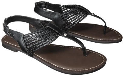 Sandal bệt nhỏ xinh: Kết thúc danh sách những đôi sandal được ưa chuộng trong mùa hè này là loại sandal được thiết kế nhỏ xinh. Giá cả phải chăng, thiết kế đơn giản, những đôi sandal của Merona Erin luôn thu hút sự chú ý của các bạn gái. Diện một chiếc váy xoè sặc sỡ, phụ kiện bắt mắt, chiếc kính mắt oversized, bạn sẽ có một tạo hình ấn tượng, nổi bật khi dạo bước xuống phố.