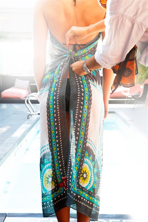 Biến tấu sarong th&agrave;nh v&aacute;y duy&ecirc;n d&aacute;ng cho c&ocirc; n&agrave;ng đi biển