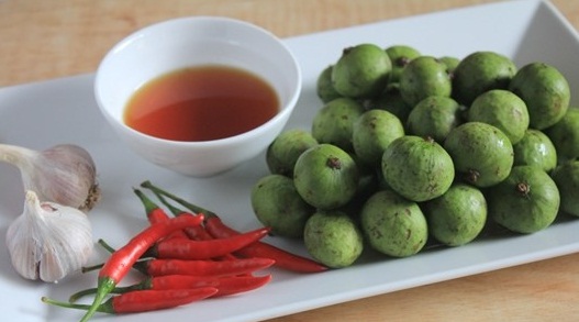 Nguy&ecirc;n liệu l&agrave;m sấu ng&acirc;m nước mắm