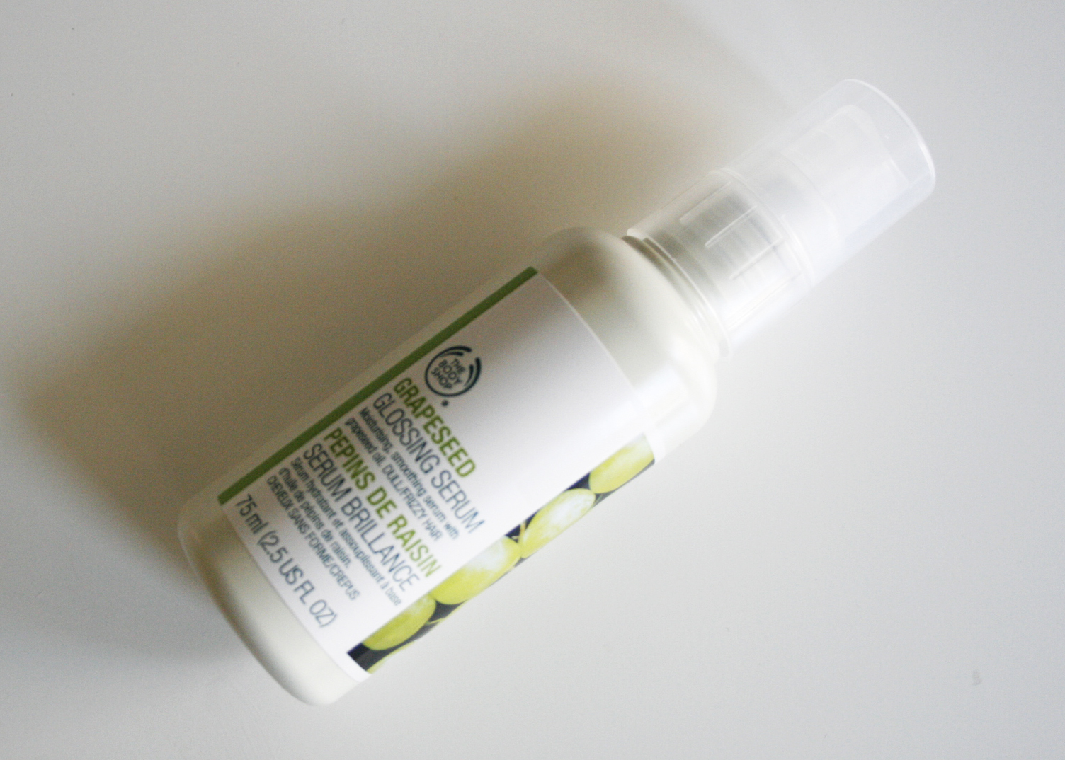 Serum dưỡng t&oacute;c The Body Shop Grapeseed Glossing Serum gi&uacute;p ngăn ngừa v&agrave; bảo vệ t&oacute;c khỏi hư tổn