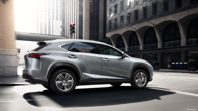 Chiếc si&ecirc;u xe mới, nhỏ gọn của Lexus hiện đang đối đầu với c&aacute;c đối thủ kh&aacute; sừng sỏ