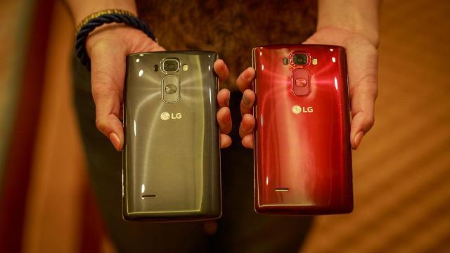 LG đ&atilde; ch&iacute;nh thức ra mắt chiếc smartphone độc đ&aacute;o LG G Flex 2