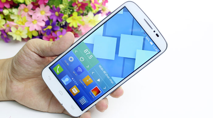 Alcatel One Touch Pop C7  m&agrave;n h&igrave;nh k&iacute;ch thước 5 inch v&agrave; hỗ trợ 2 SIM.