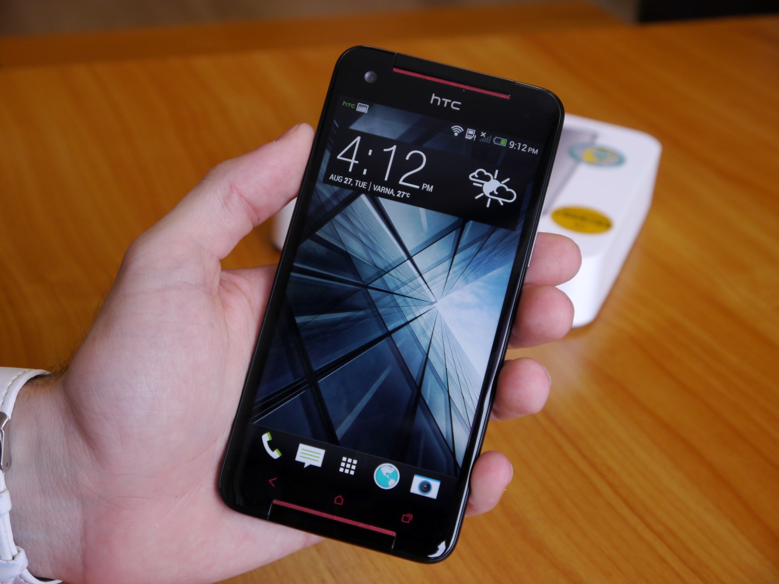 HTC Butterfly S sẽ l&agrave; chiếc smartphone khuyến m&atilde;i d&agrave;nh cho những ai th&iacute;ch nghe nhạc