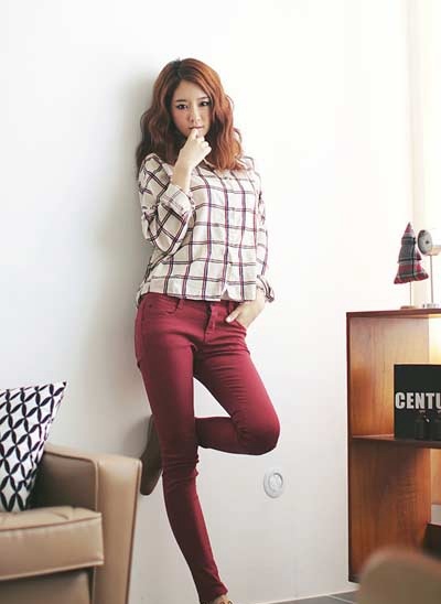 Quần legging tiện lợi có thể phối với sơ mi caro ton-sur-ton để tạo ấn tượng Quần legging tiện lợi có thể phối với sơ mi caro ton-sur-ton để tạo ấn tượng