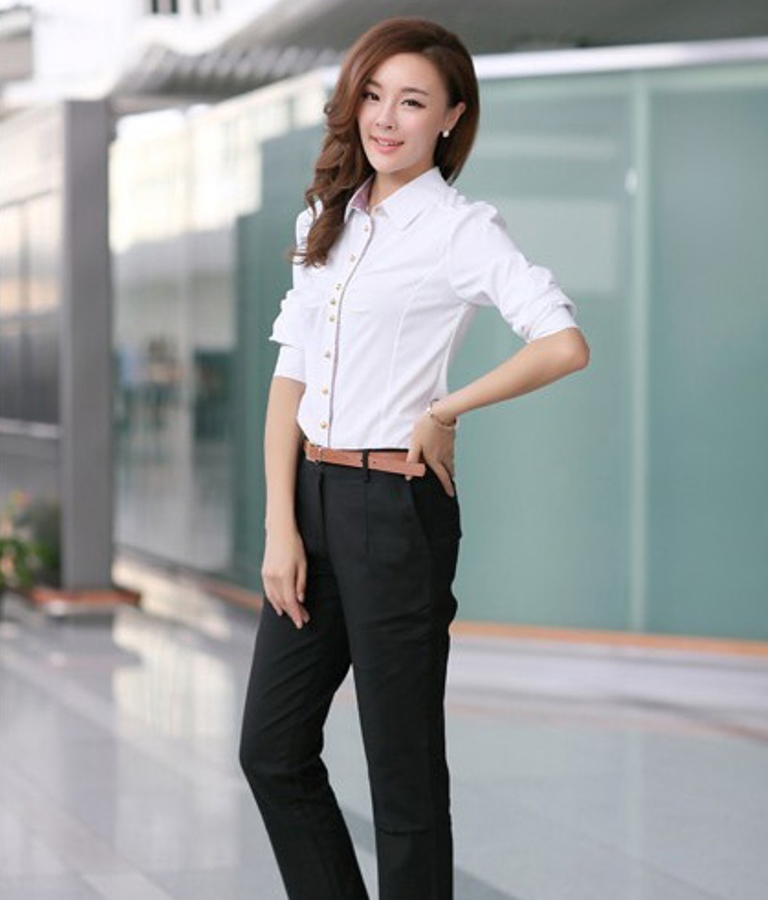 Sơ mi trắng trơn và quần âu là hai món đồ cơ bản cho cô nàng công sở Sơ mi trắng trơn và quần âu là hai món đồ cơ bản cho cô nàng công sở
