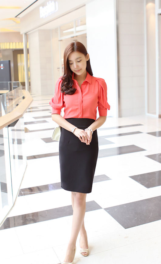 Phối sơ mi trơn và chân váy bút chì nhẹ nhàng mà đầy cuốn hút Phối sơ mi trơn và chân váy bút chì nhẹ nhàng mà đầy cuốn hút