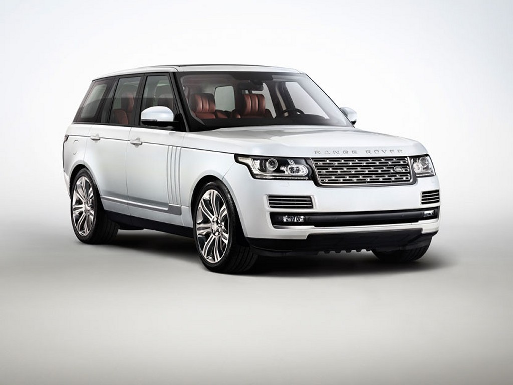 Khi so s&aacute;nh BMW X5 v&agrave; Range Rover Sport, cả hai mẫu n&agrave;y đều sở hữu thiết kế độc đ&aacute;o