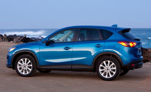 So s&aacute;nh Mazda v&agrave; c&aacute;c đối thủ, mẫu xe n&agrave;y ghi điểm nhờ những cải tiến quan trọng 