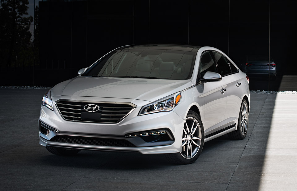 Hyundai Sonata đ&atilde; được thiết kế mới ho&agrave;n to&agrave;n trong phi&ecirc;n bản 2015