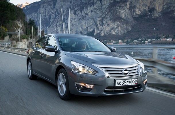 Nissan Teana mang đến kh&ocirc;ng gian giải tr&iacute; ấn tượng cho người d&ugrave;ng