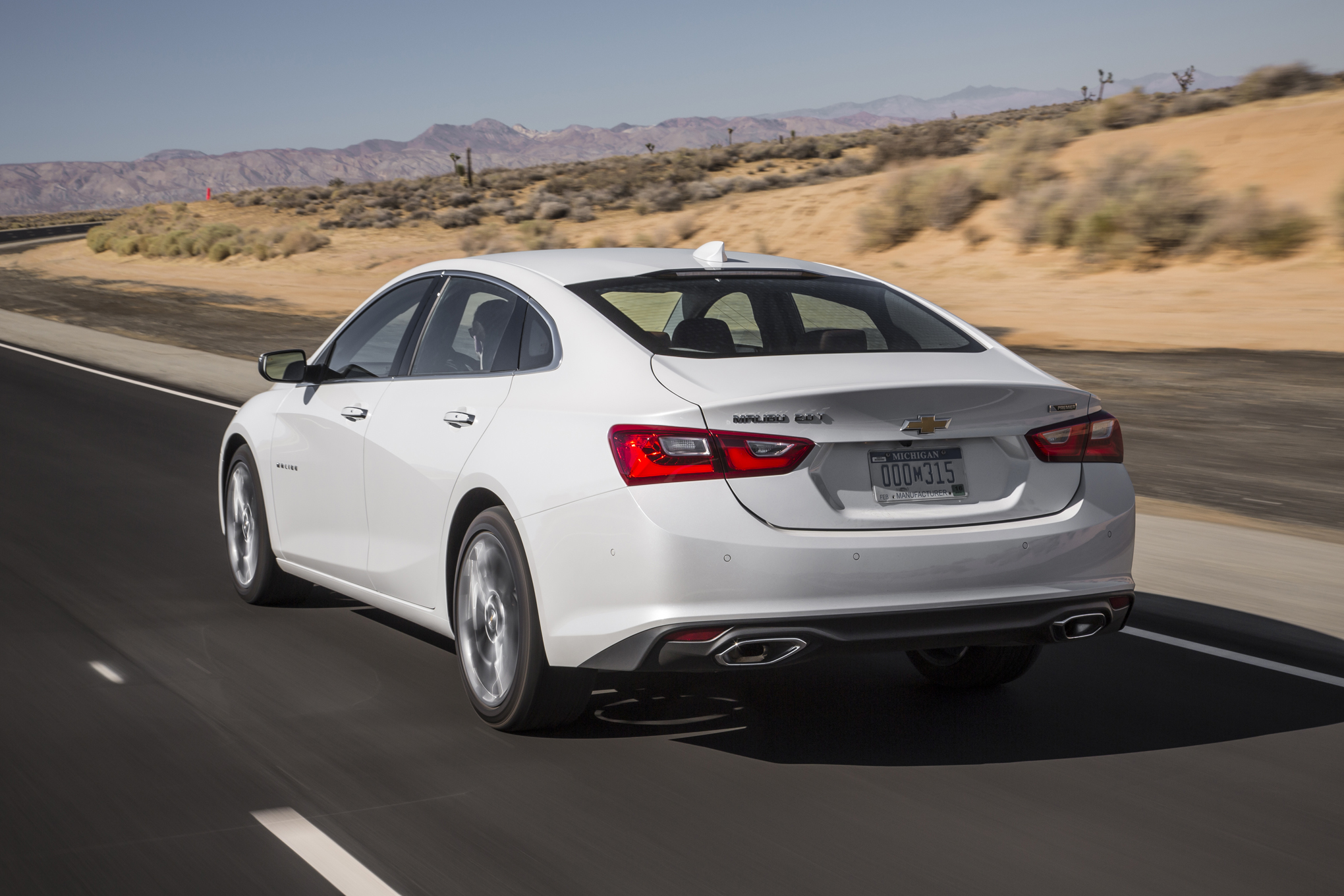 Chevrolet Malibu trang bị ba h&ecirc;̣ th&ocirc;́ng truy&ecirc;̀n đ&ocirc;̣ng 