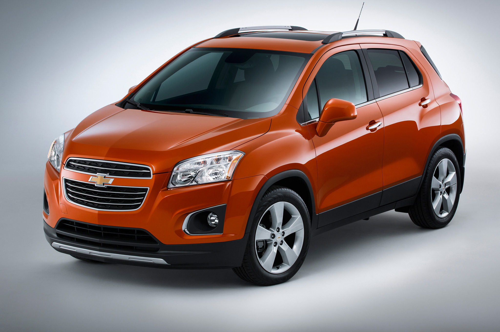 Chevrolet Trax 2015 sở hữu thiết kế tổng thể giống Buick Encore Chevrolet Trax 2015 sở hữu thiết kế tổng thể giống Buick Encore
