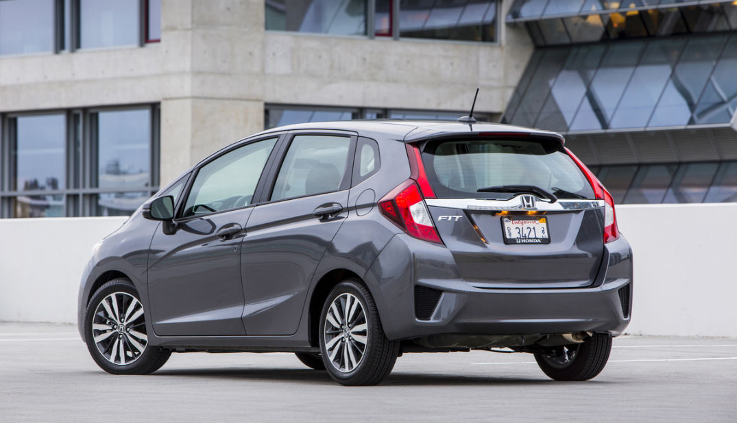 Honda Fit 2016 c&oacute; thiết kế v&agrave; trang bị nội thất kh&aacute; cao cấp