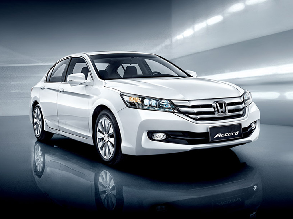 Khi so s&aacute;nh Honda Accord v&agrave; Hyundai Sonata đều l&agrave; 2 c&aacute;i t&ecirc;n nổi bật trong d&ograve;ng sedan cỡ trung