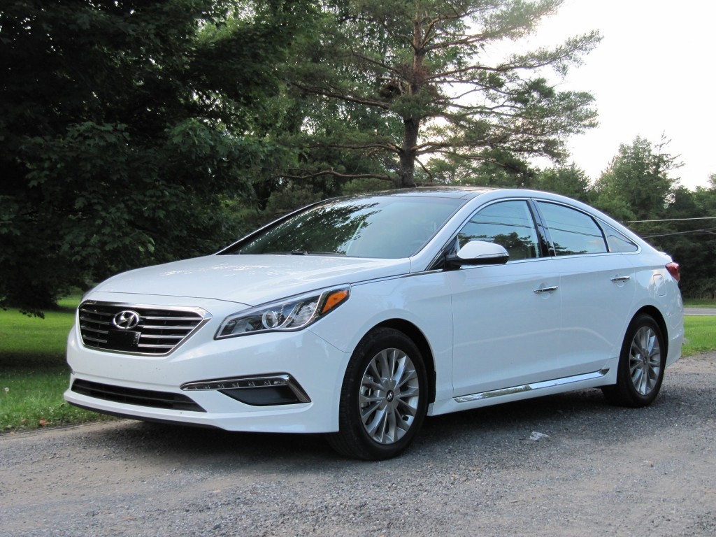 Hyundai Sonata đ&atilde; được thiết kế mới ho&agrave;n to&agrave;n trong phi&ecirc;n bản 2015