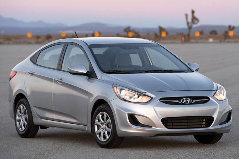 Hyundai Accent 2015 được trang bị cụm đ&egrave;n trước dạng projector