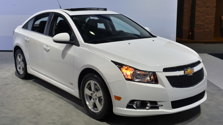 Chevrolet Cruze 2015 mang vẻ ngo&agrave;i thể thao, tinh t&ecirc;́