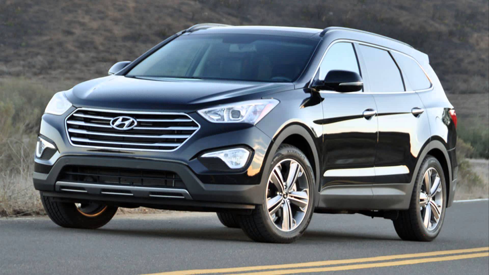 Xe Hyundai Santa Fe c&oacute; ngoại thất thay đổi ở mặt ca lăng mạ crom