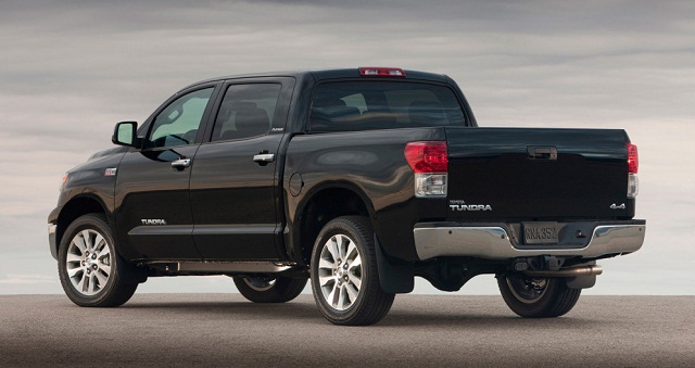 Toyota Hilux được trang bị 4 phi&ecirc;n bản động cơ kh&aacute;c nhau 