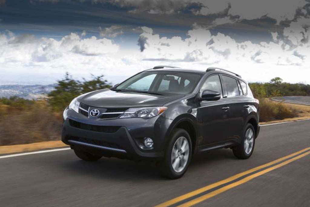 Ngoại thất của Toyota RAV4 trang bị hi&ecirc;̣n đại đ&acirc;̀y cu&ocirc;́n hút