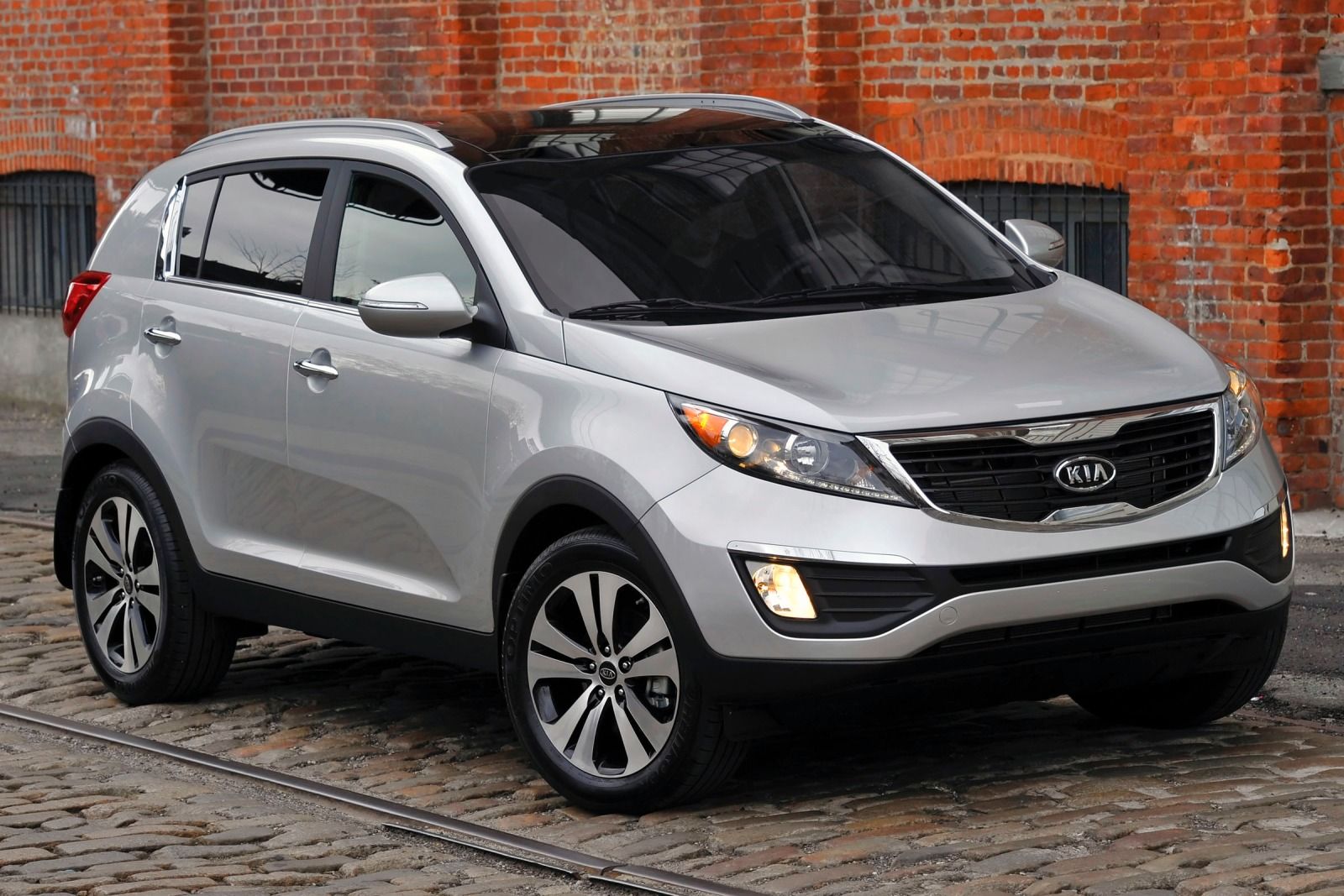 Thiết kế phần mũi của Kia Sportage 2015 gợi nhiều liên tưởng đến người anh em Sedona Thiết kế phần mũi của Kia Sportage 2015 gợi nhiều liên tưởng đến người anh em Sedona