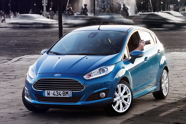 So s&aacute;nh &ocirc; t&ocirc; Kia Rio v&agrave; Ford Fiesta c&oacute; kh&aacute; nhiều điểm kh&aacute;c biệt