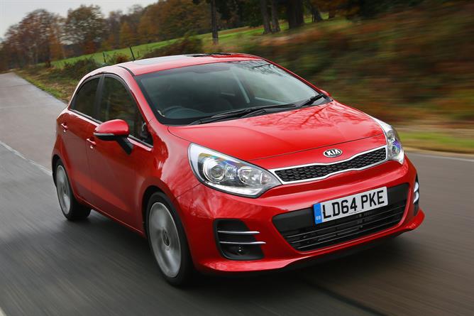 Nội thất của Kia Rio c&oacute; th&ecirc;m những chi tiết m&agrave;u bạc mới tạo điểm nhấn