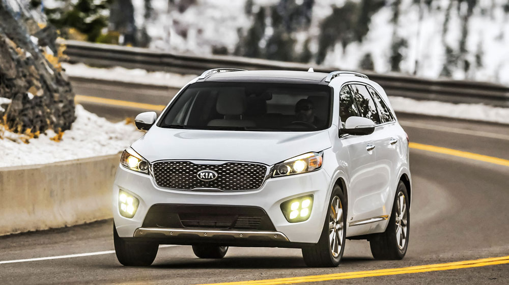 Khi so s&aacute;nh &ocirc; t&ocirc;, Kia Sorento 2016 sở hữu thiết kế cực kỳ trẻ trung 