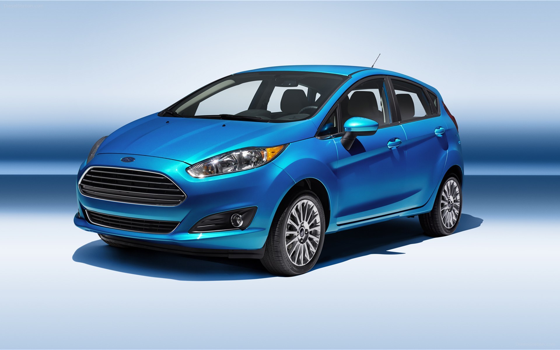 Khi so s&aacute;nh &ocirc; t&ocirc;, Ford Fiesta v&agrave; Toyota Yaris c&oacute; kh&aacute; nhiều điểm kh&aacute;c biệt