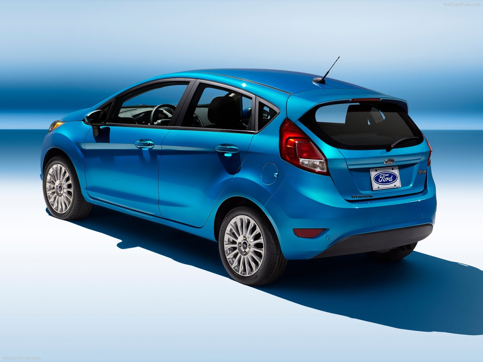 Xe Ford Fiesta mới với trang thiết bị, tiện nghi được thiết kế v&agrave; bố tr&iacute; hợp l&yacute;