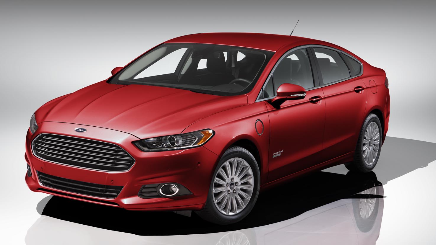 Ford Fusion được đ&aacute;nh gi&aacute; l&agrave; một trong những mẫu xe đẹp m&atilde; nhất của ph&acirc;n kh&uacute;c 