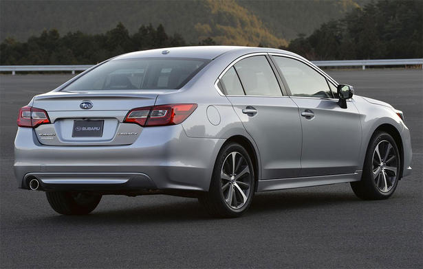 Legacy 2015 được ra mắt với hai phi&ecirc;n bản 2.5iS v&agrave; 3.6R