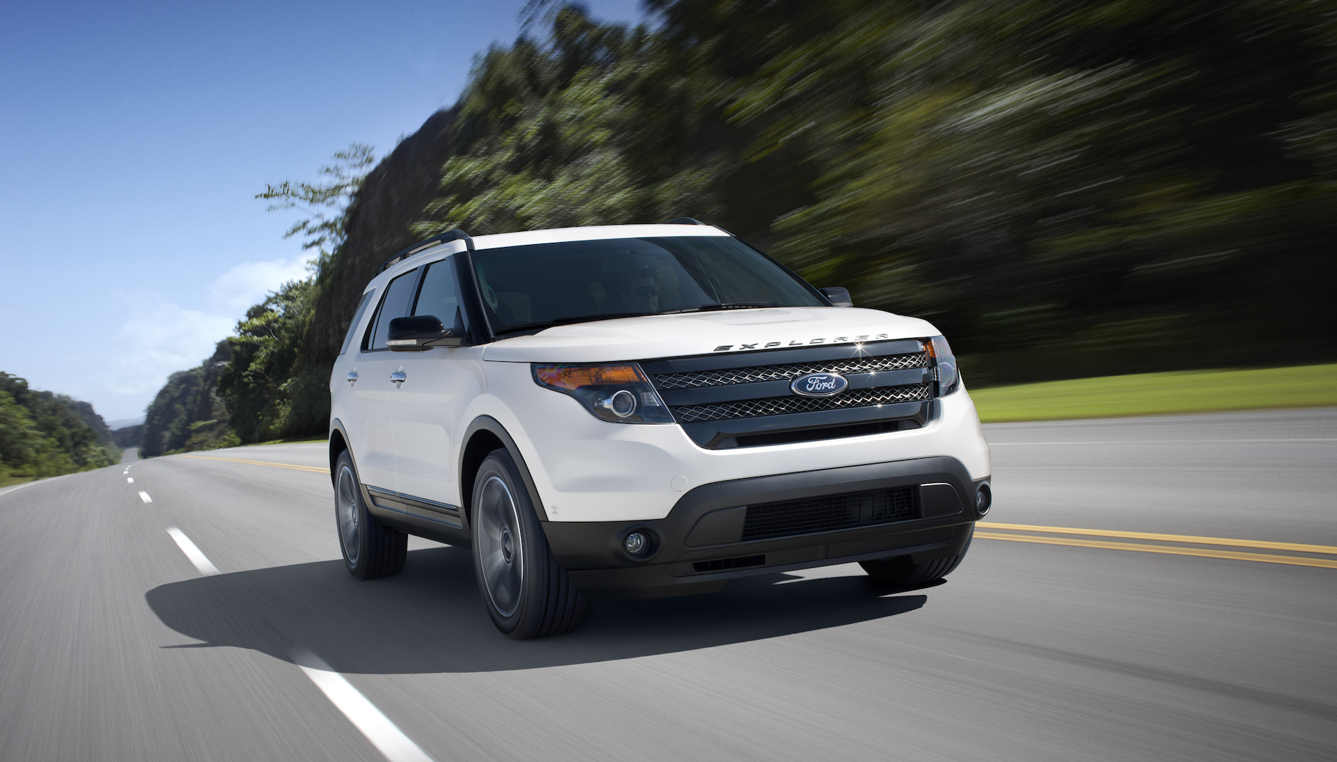 Ford Explorer 2015 7 chỗ cao cấp được thay đổi mạnh mẽ từ ngoại thất đến nội thất