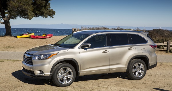 Toyota Highlander vượt trội hơn đối thủ khi đem đến cho kh&aacute;ch h&agrave;ng t&ugrave;y chọn ba động cơ